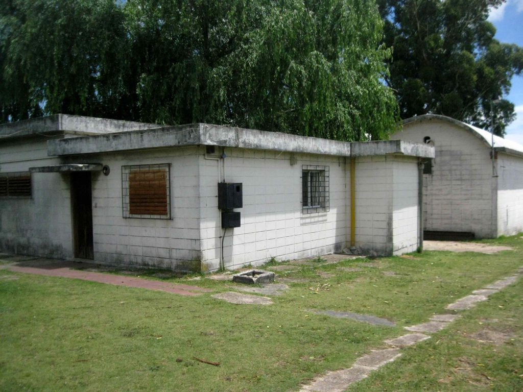 Edificio del archivo de Cinemateca Uruguaya, en el Km.16 de Camino Maldonado.